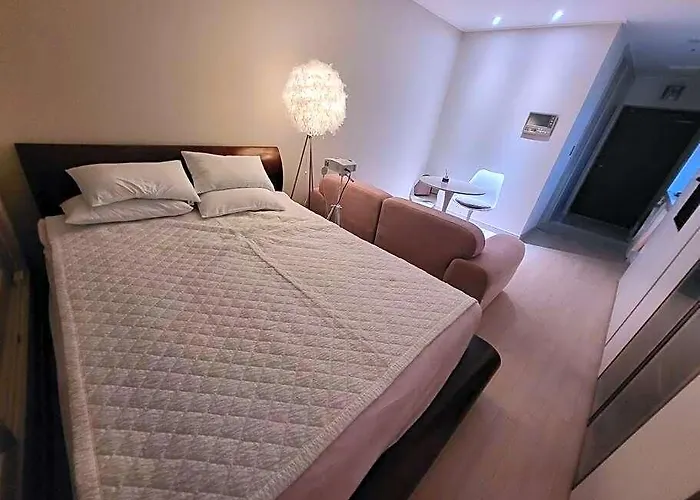 Geumjeong St1 Minute Seoul, Gangnam Transportation Hotel